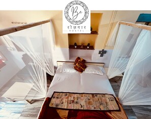 6 bedrooms, WiFi, bed sheets - Berozgar Hostel
Tradition with peace&culture just in front of railway Station. (Jaisalmer)