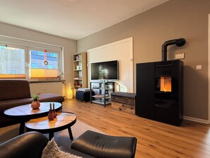 Téléviseur connecté, foyer, livres