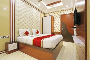 Deluxe kamer | 1 slaapkamer, luxe beddengoed, een kluis op de kamer, een bureau