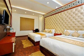 Premium bedding, in-room safe, desk, laptop workspace - Hotel MGM Residency (New Delhi)