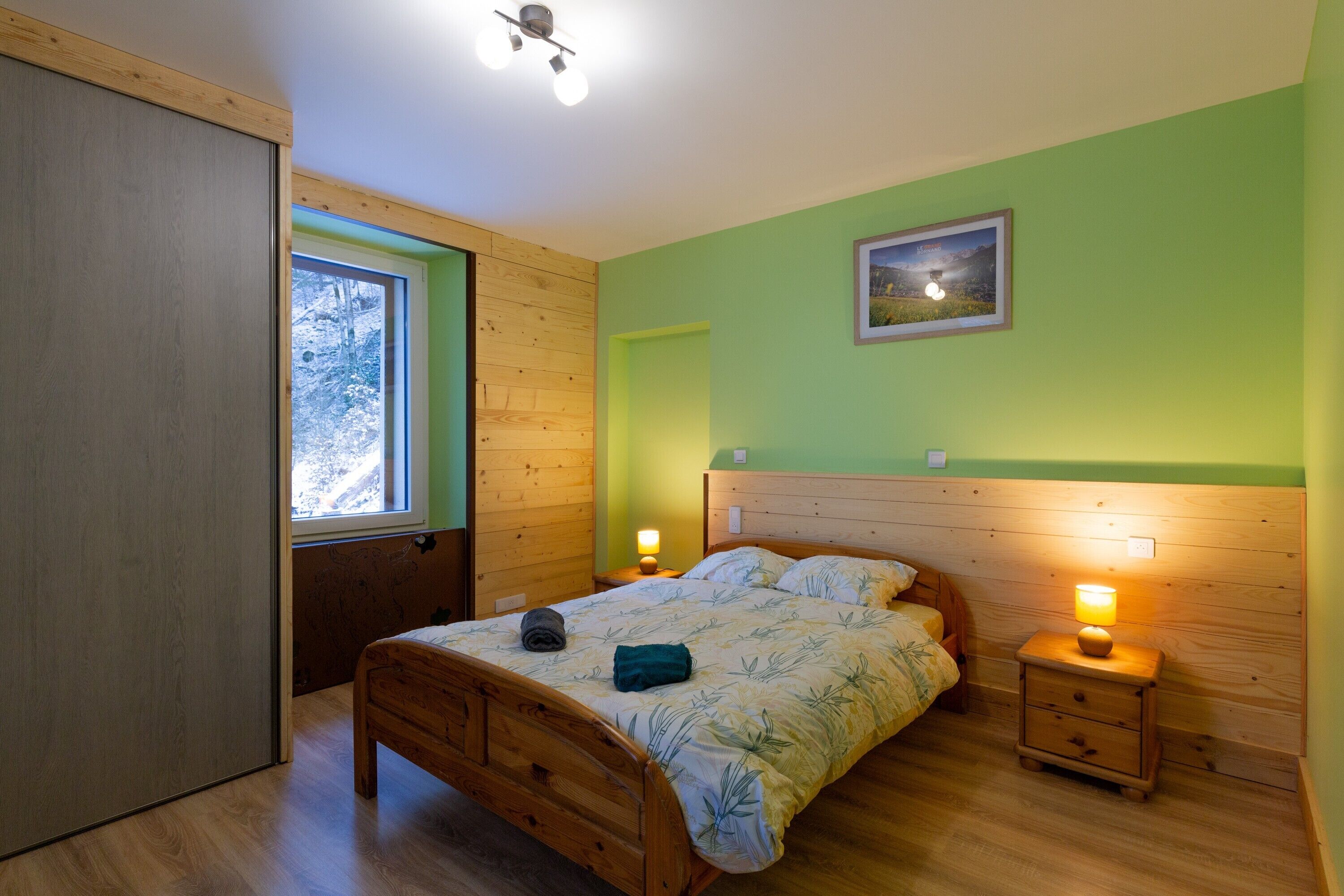 2 bedrooms, iron/ironing board, free WiFi, bed sheets