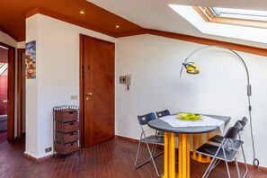 Dining - Holiday Apartment "Loft parallela Lungomare posto auto" with A/C & Wi-Fi (Viareggio)