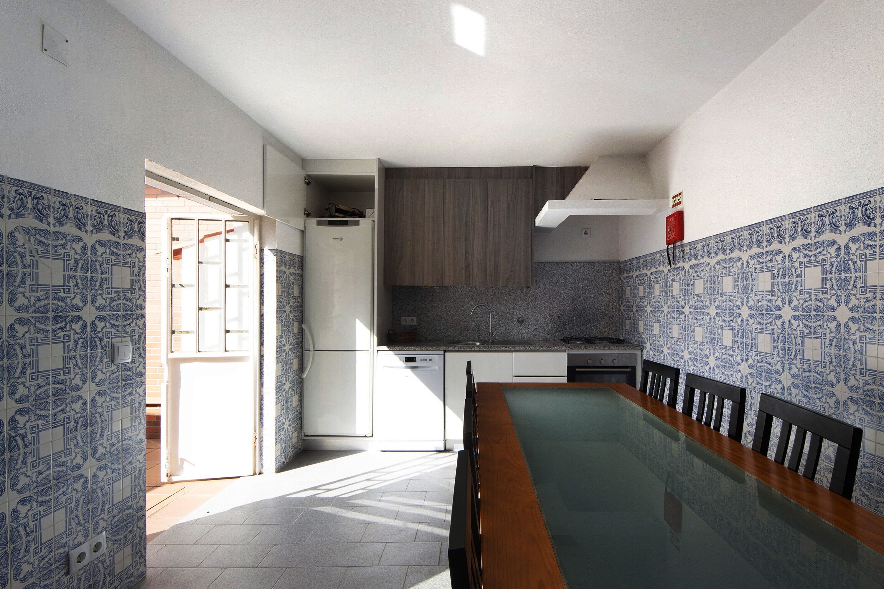 Køleskab, mikrobølgeovn, ovn, kogeplade