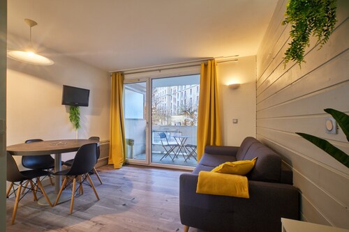 Appartement 'Petit Cocon Proche Lac Et Stations' avec piscine partagée, balcon et Wi-Fi
