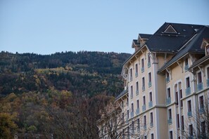 Exterior - Apartment 'Bulle Enchantée Lac Et Montagne' with Shared Pool, Balcony and Wi-Fi (Allevard)