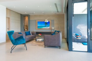 Fernseher, Stereoanlage