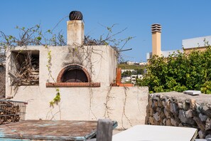 Property grounds - Holiday Home 'Garden Apartments' with Shared Terrace, Wi-Fi and Air Conditioning (Syros)