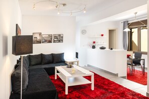 TV - Holiday Home 'Garden Apartments' with Shared Terrace, Wi-Fi and Air Conditioning (Syros)