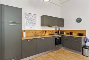 Kühlschrank, Ofen, Herdplatte, Geschirrspüler