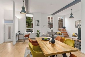 Dining - MEL&BENS Loft 2 | Terrace | Design | Weserstadion (Bremen)