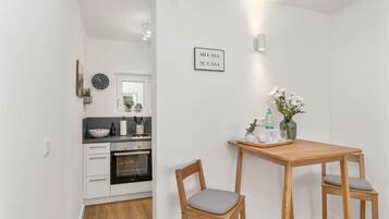 Frigorífic, forn, placa de cuina i rentaplats