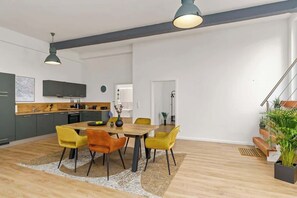 Dining - MEL&BENS Loft 1+2 für 8 | Terrasse | Design (Bremen)