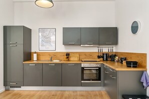 Fridge, stovetop, dishwasher, coffee/tea maker - MEL&BENS Loft 1+2 for 8 P. | terrace | sauna | Design | Weserstadion (Bremen)
