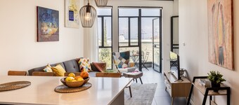 Old Charm & Modern Meets by Sea N' Rent