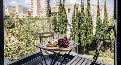 Old Charm & Modern Meets by Sea N' Rent