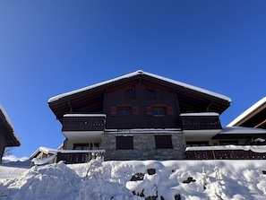 Exterior - Cozy 2-BR Apt for 6 Near Pool, Ski Bus & Amenities (Les Carroz d'Arâches)