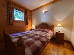 2 bedrooms, WiFi - Cozy 2-BR Apt for 6 Near Pool, Ski Bus & Amenities (Les Carroz d'Arâches)