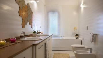 Vasca, set di cortesia gratuito, bidet