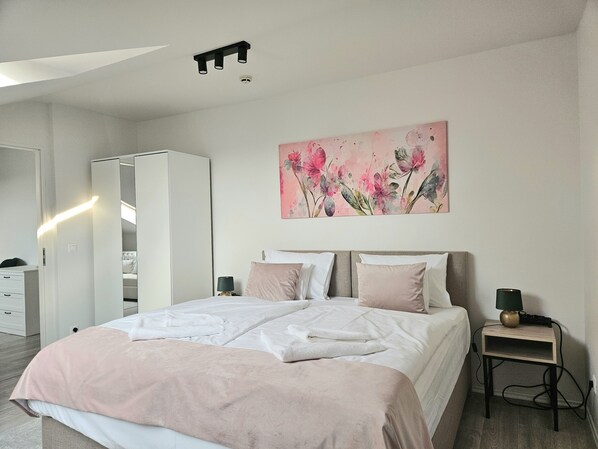 Suite – junior | Sengetøy av topp kvalitet, memory foam-senger og safe på rommet