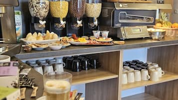 Tägliches Frühstücksbuffet gegen Gebühr