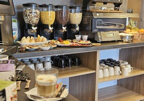 Daily buffet breakfast (HUF 8 per person)