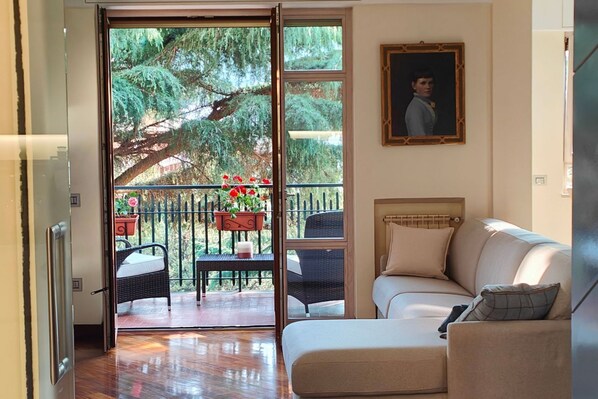 Fernseher, Stereoanlage