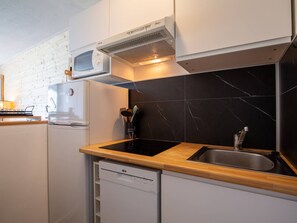 Fridge, microwave, dishwasher, coffee/tea maker