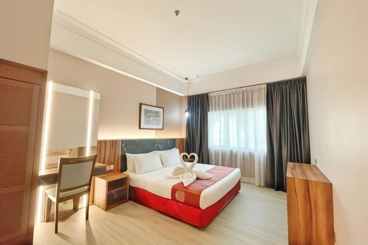 1 bedroom, hypo-allergenic bedding, individually furnished, desk