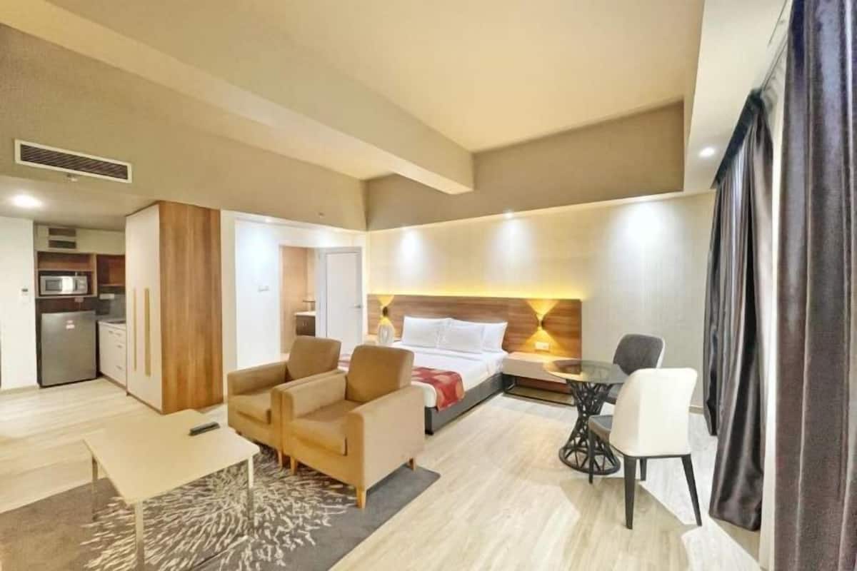 1 bedroom, hypo-allergenic bedding, individually furnished, desk