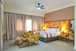Premier Room, 1 King Bed | 3 bedrooms, hypo-allergenic bedding, individually furnished, desk