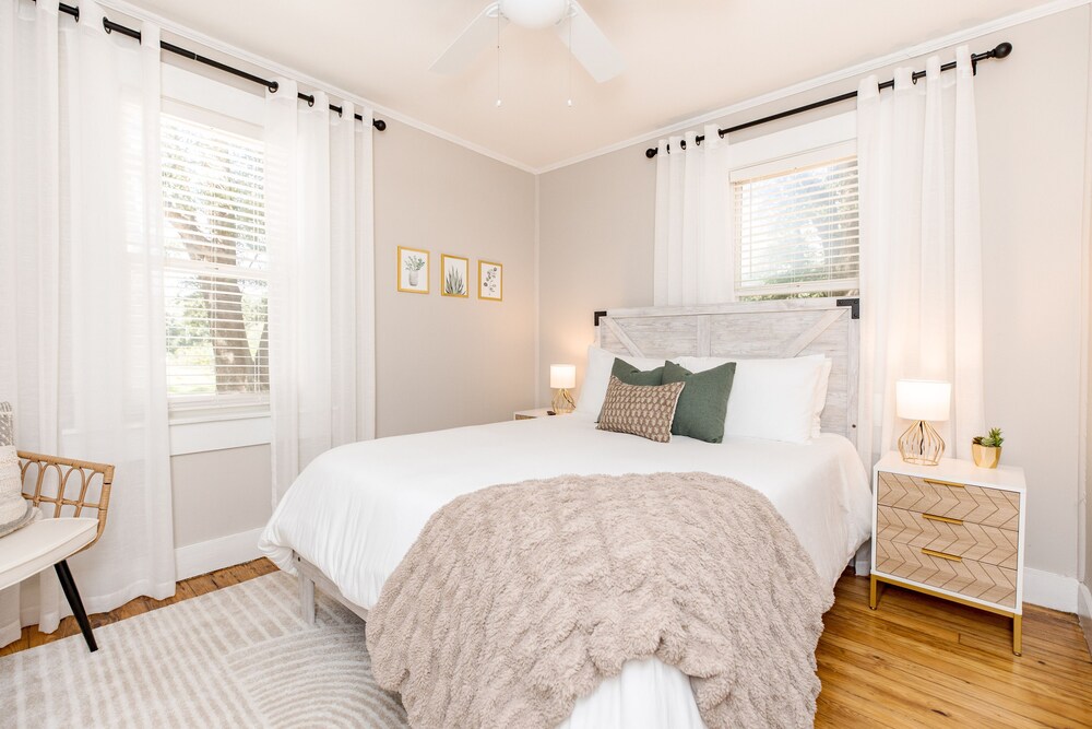 Southern Charm Perry Fairgrounds King Suite Perry Vrbo