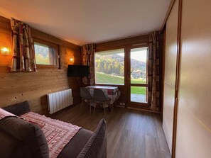 Interior - Apt 4 pers, direct access to slopes, terrace, 50m lifts (Valmorel)