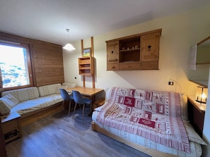 TV - Apt 4 pers, direct access to slopes, terrace, 50m lifts (Valmorel)