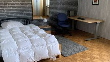 3 bedrooms, iron/ironing board, travel crib, WiFi