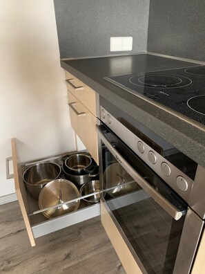 Fridge, microwave, oven, stovetop - Großzügiges Familien-ferienhaus in Landau Arzheim - Mitten in der Natur! (Landau in der Pfalz)