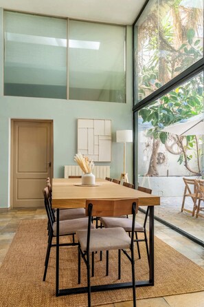 Dining - 12 guests Private garden Duplex next to LasRamblas (Barcelona)