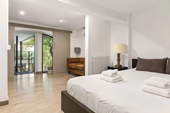 5 habitaciones, escritorio, tabla de planchar con plancha y wifi 