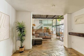 Lobby - 12 guests Private garden Duplex next to LasRamblas (Barcelona)