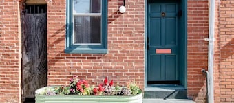 Heart of Fells Point | King Bed-BBQ Self Check-In