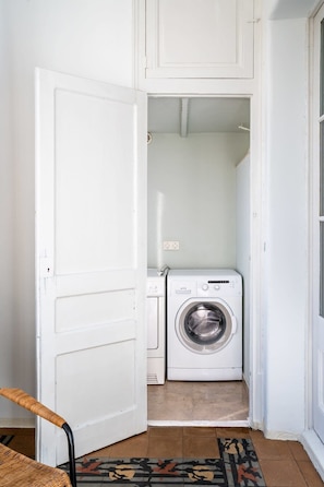 Interior - Gran Vía Historic Catalan 4BD for Families (Barcelona)