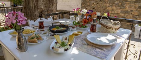 Free daily cooked-to-order breakfast