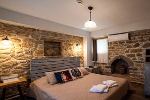 Standard Double Room | Individually furnished, soundproofing, free WiFi, bed sheets - Paparuna Butik Hotel (Gökçeada)
