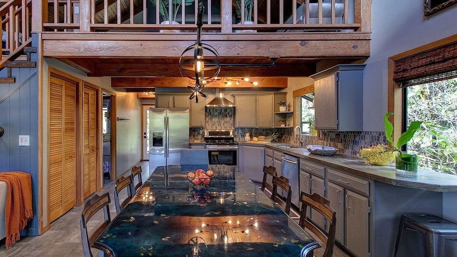 Halehikiola 3 Bedroom Home by RedAwning