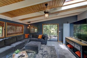 Rumah, 2 kamar tidur | Area keluarga | Smart TV