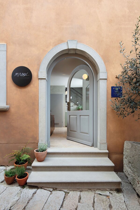 Front of property - Mirakul Residence (Labin)