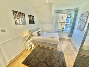 2 habitaciones, tabla de planchar con plancha y wifi gratis