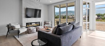 Minutes to the Lake + Rooftop Deck & Elevator