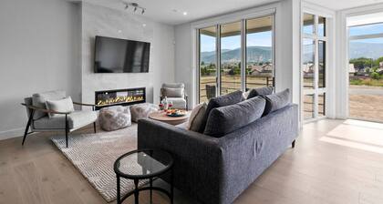 Minutes to the Lake + Rooftop Deck & Elevator