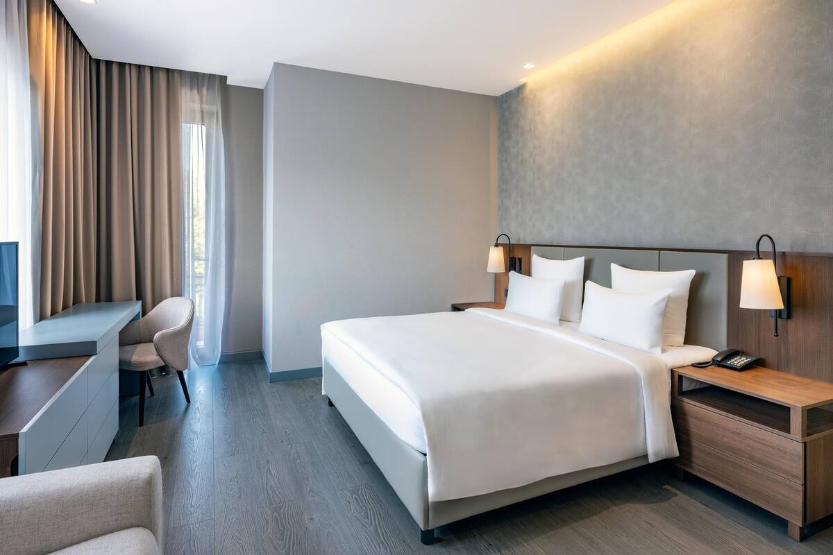 Premium bedding, minibar, in-room safe, desk