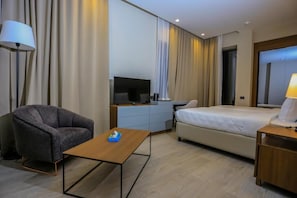 Standaard kamer, 1 twee- of 2 eenpersoonsbedden | 1 slaapkamer, luxe beddengoed, een minibar, een kluis op de kamer